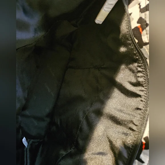 VERA BRADLEY BAG BLACK/RED H 12" W 15" - Picture 5 of 8